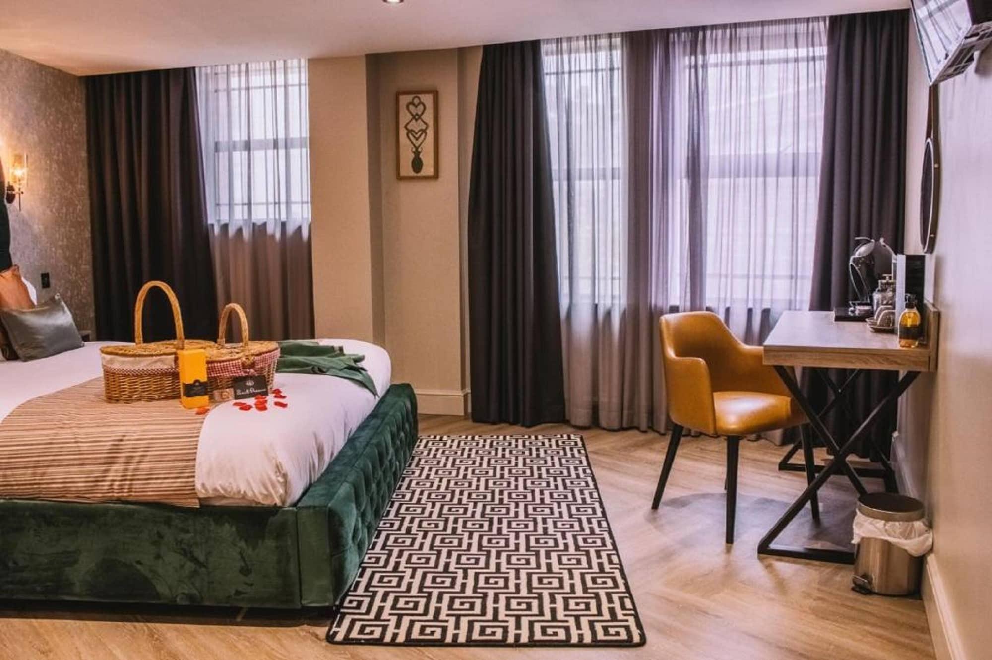 The Grand Hotel Σουόνσι Εξωτερικό φωτογραφία