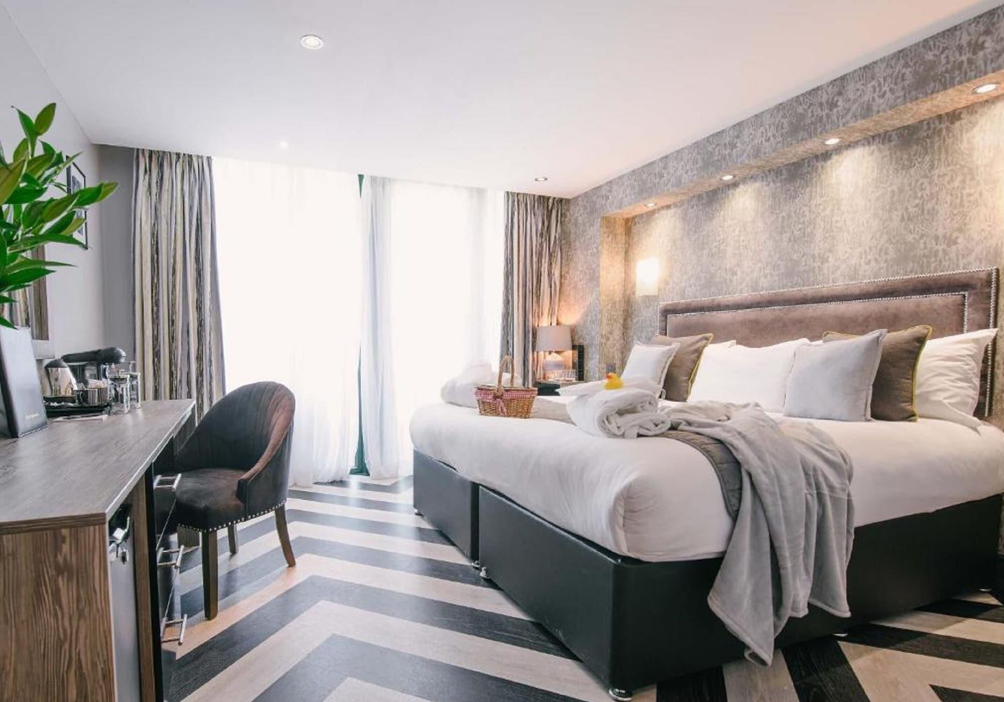 The Grand Hotel Σουόνσι Εξωτερικό φωτογραφία