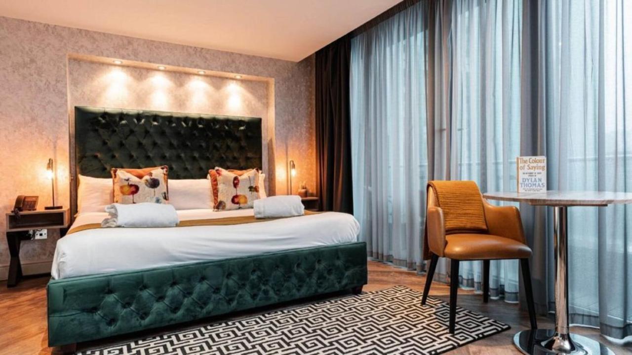 The Grand Hotel Σουόνσι Εξωτερικό φωτογραφία